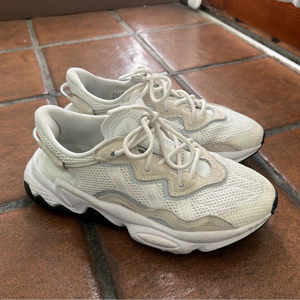 Adidas Ozweego size 4.5y/6w